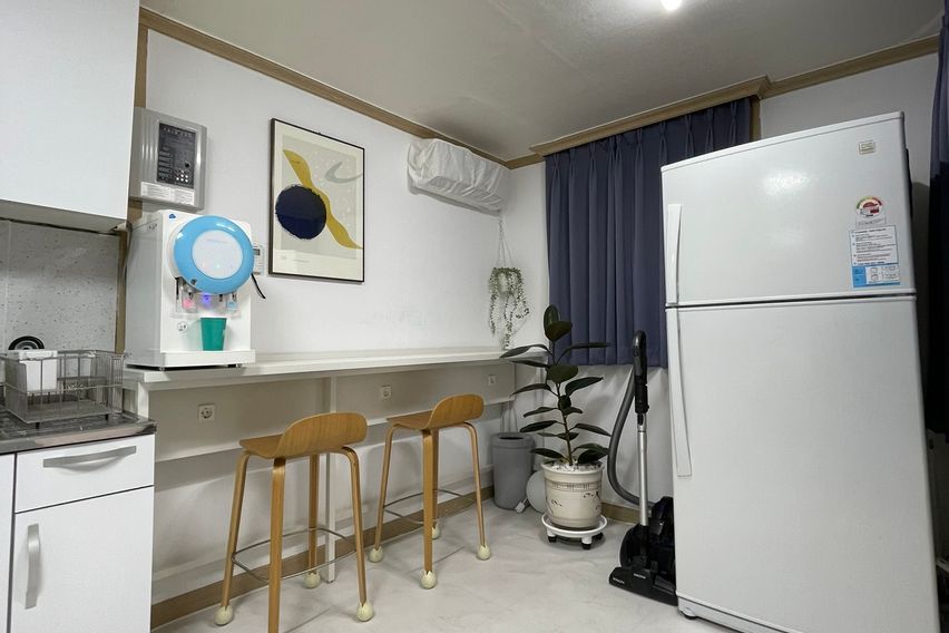 Room 105 / Spacious Room / Long-term Room 11th image