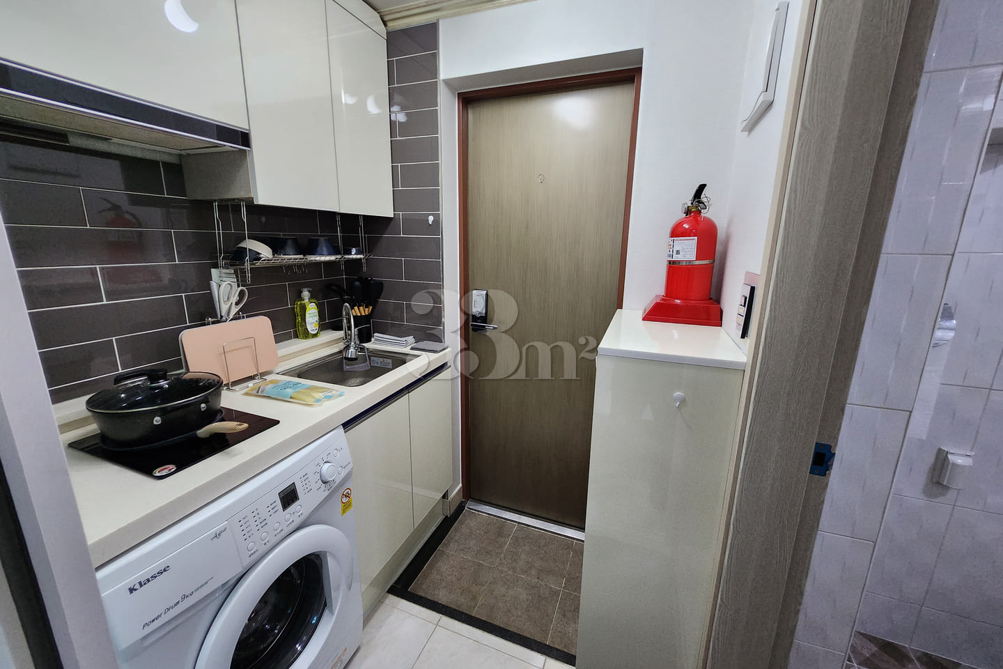 Clean duplex on Gallidan Street 10th image