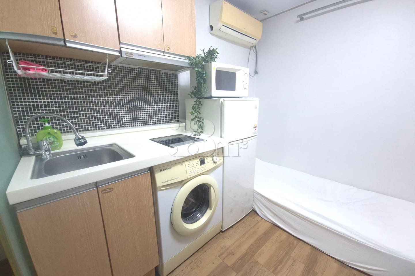 Cozy and warm studio apartment 1th image