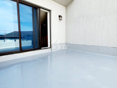 One-month stay at a beachfront duplex with a 2th image