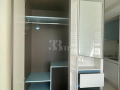 Fully furnished apartment in the prime area o 5th image