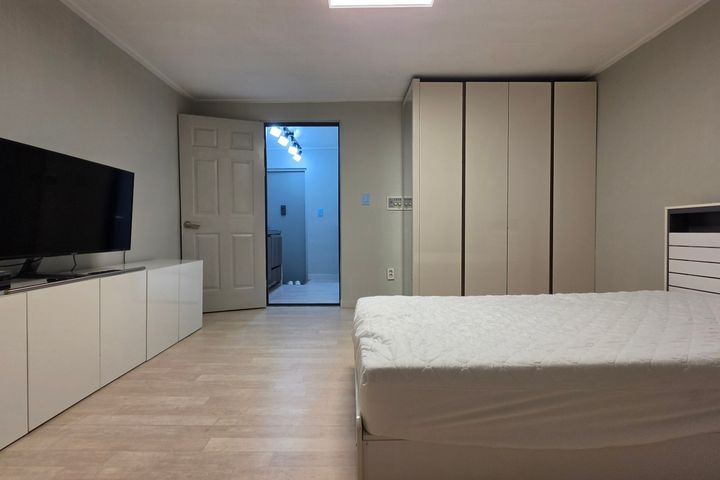 Spacious 'Two-Bay' Unit in Chojung-ri, Jeungp 0th image