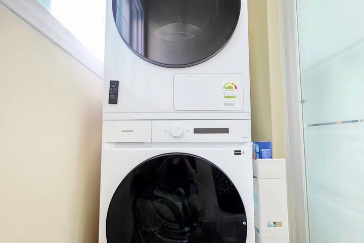 Three-room apartment in the prime location of 6th image