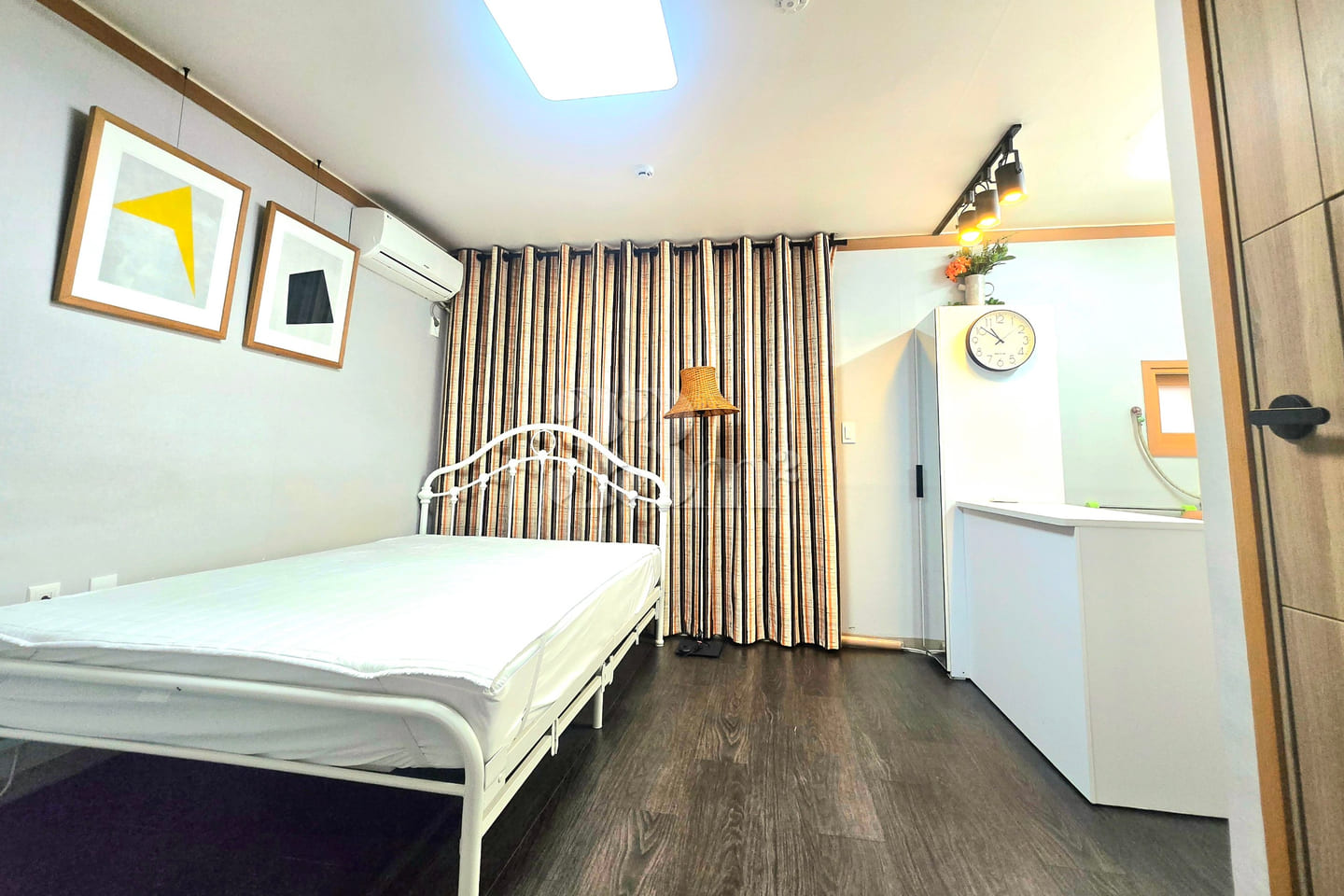 Neat Studio in Mangwon (Unit 201) 1th image