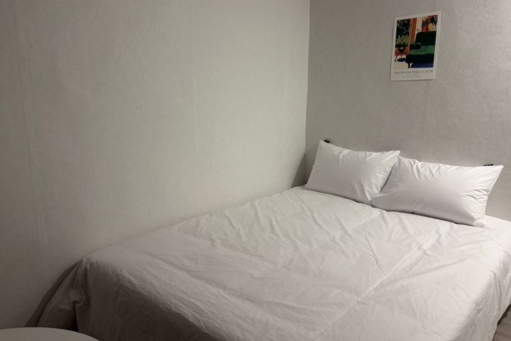 Basic Room 17th image