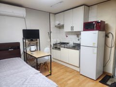 Studio apartment with a commute to Gangnam 0th image
