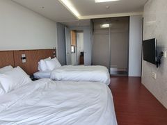 백개의 달 6번째 이미지