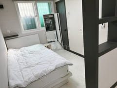 Quiet, newly built home within walking distan 4th image