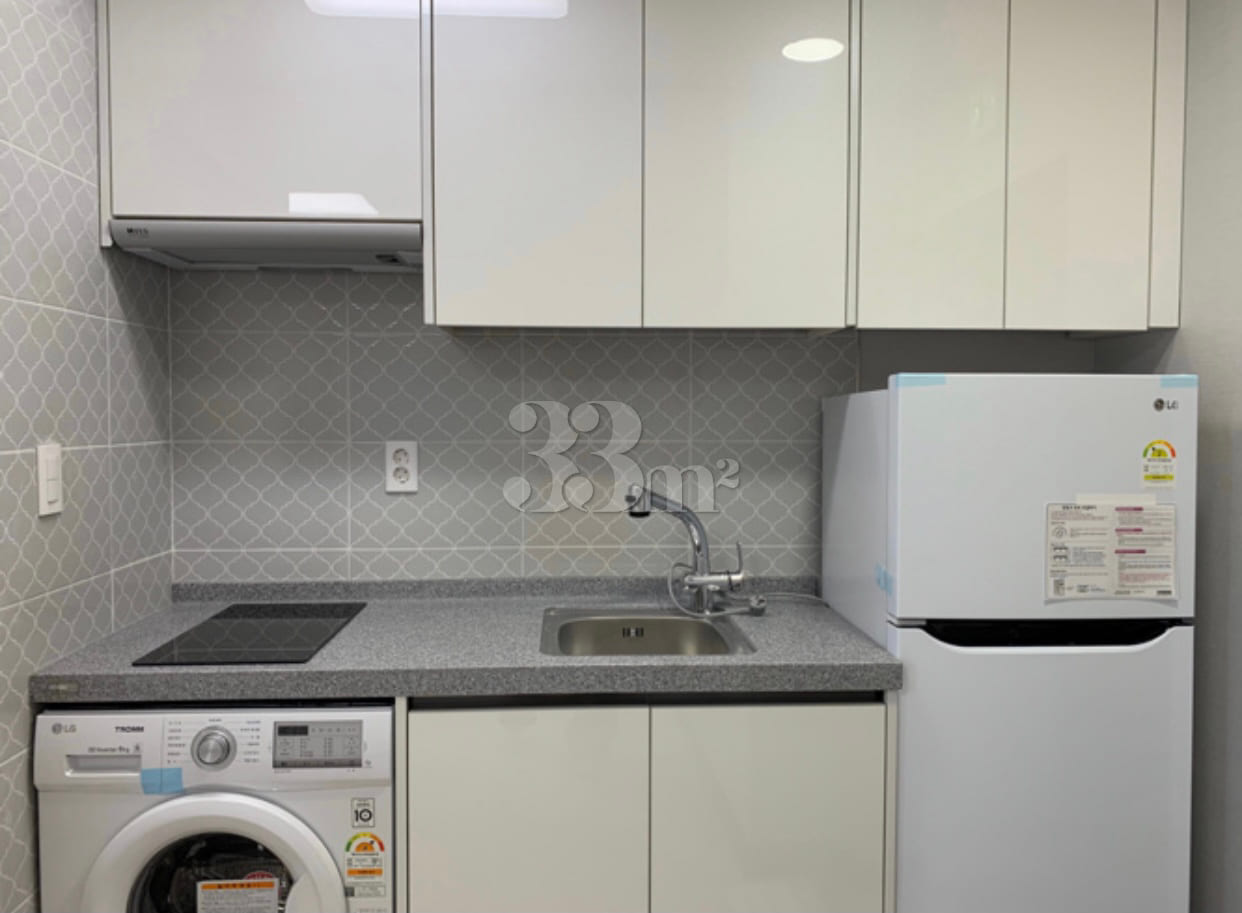 New, fully-furnished apartment in a transport 0th image
