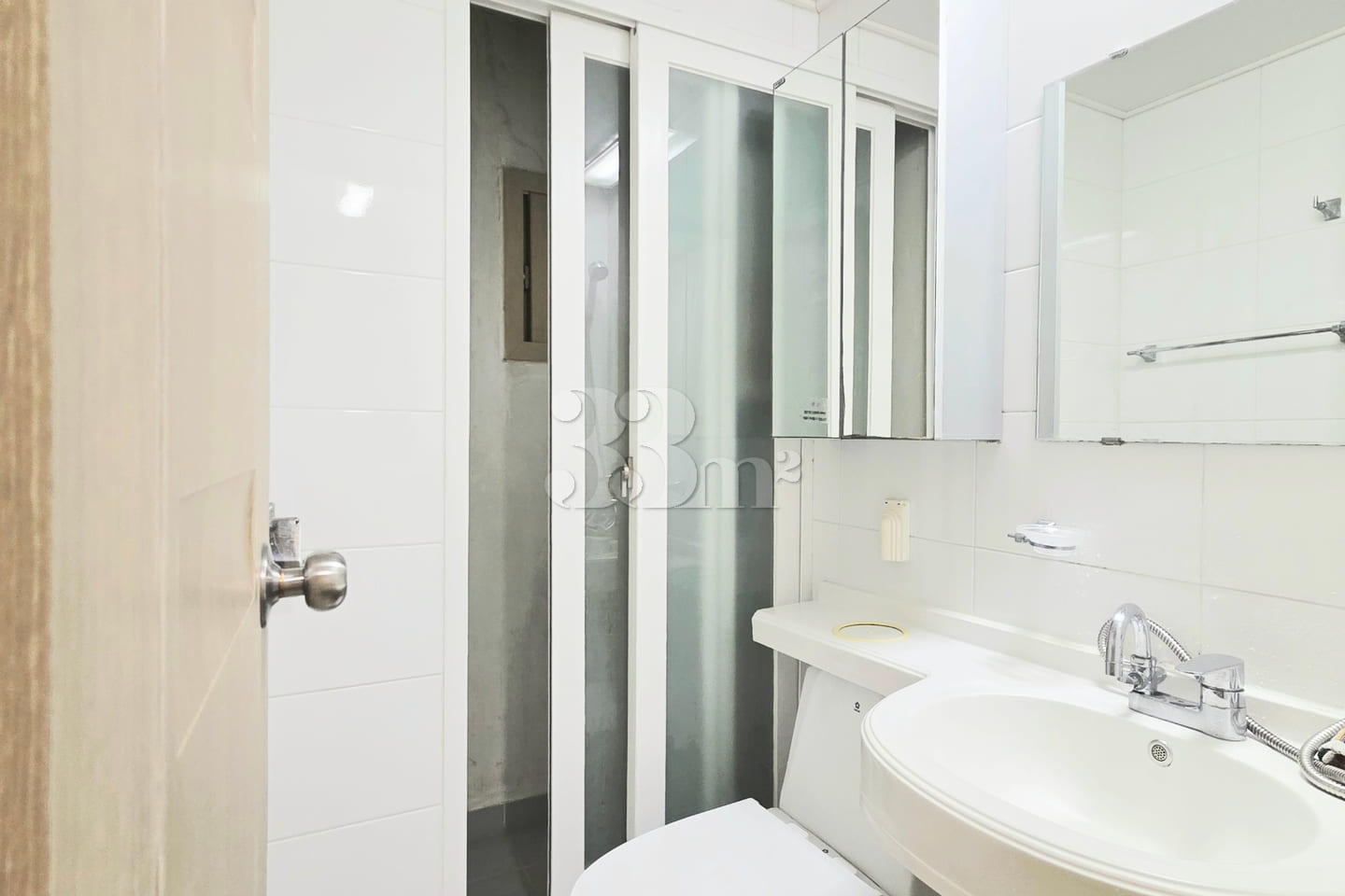 Fully furnished studio apartment, 5 minutes f 3th image