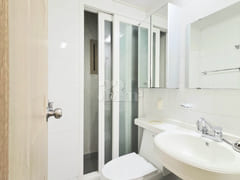 Fully furnished studio apartment, 5 minutes f 3th image