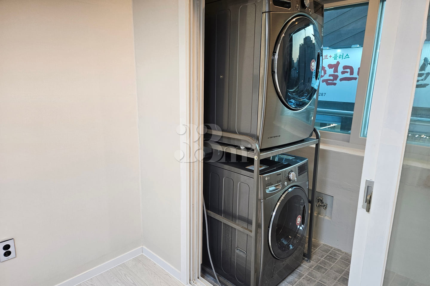 Three-room apartment near Machi Square 2th image
