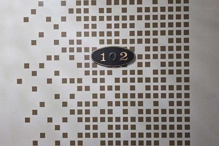 Room 102 0번째 이미지