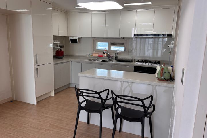 Seohae Grand Bleu Apartment (Fully Furnished/ 6th image