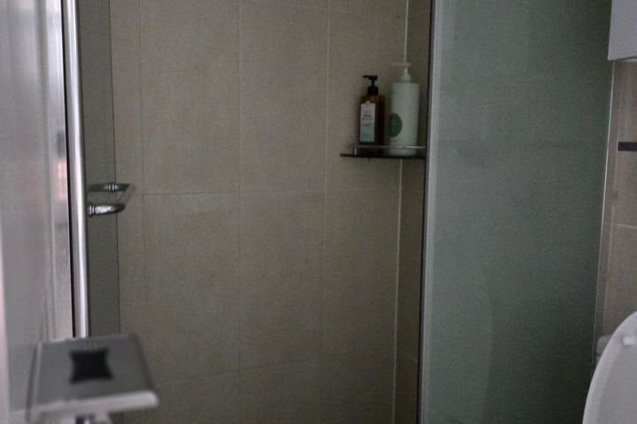 Male student looking for a studio apartment n 12th image