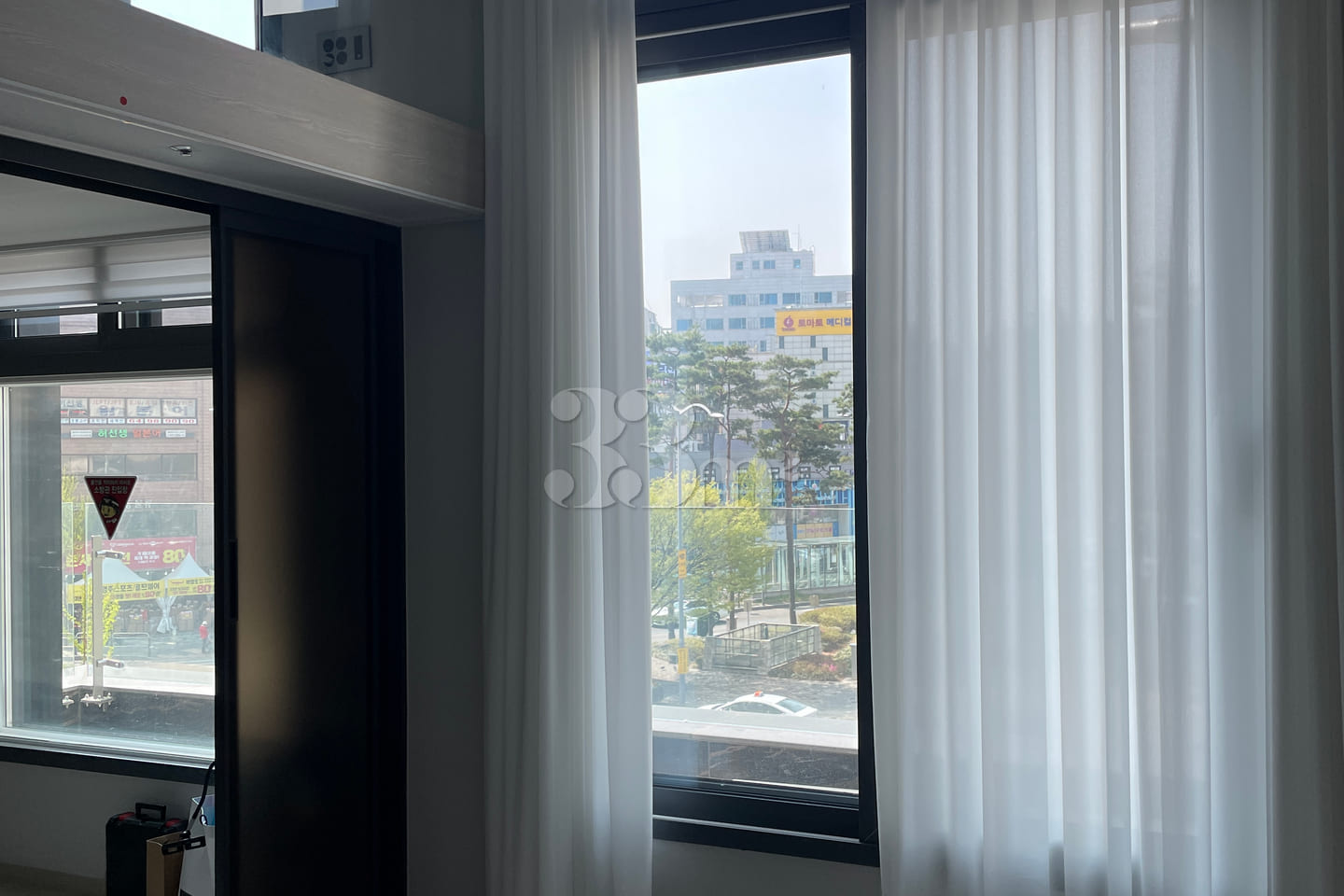 1-minute walk from Line 9 / Hongdae-Deungchon 7th image