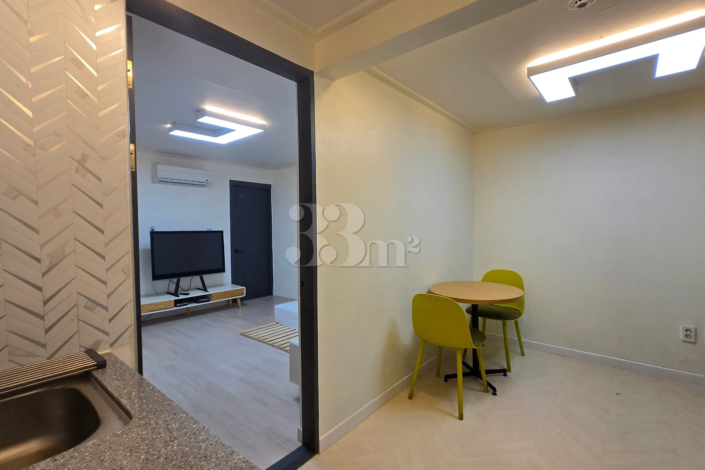 "Two-bay" unit (1.5-room apartment) in Chojun 6th image