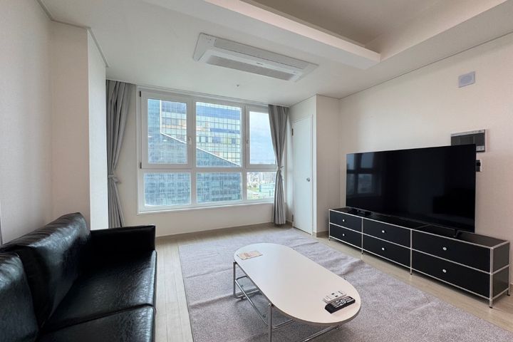 Newly remodeled, fully furnished, 3 rooms 5th image