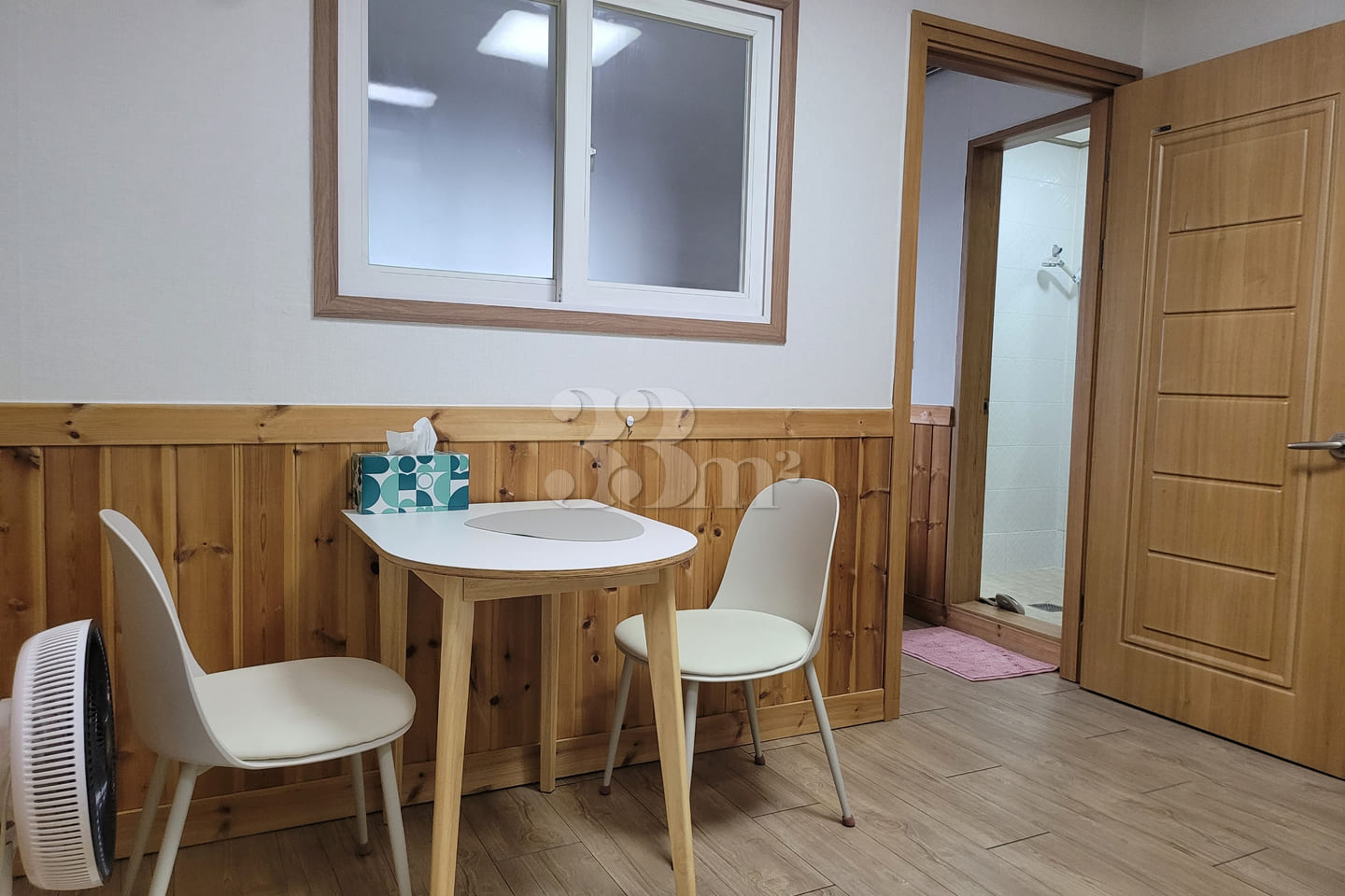 Wood-toned 1.5-room unit on the second floor 2th image