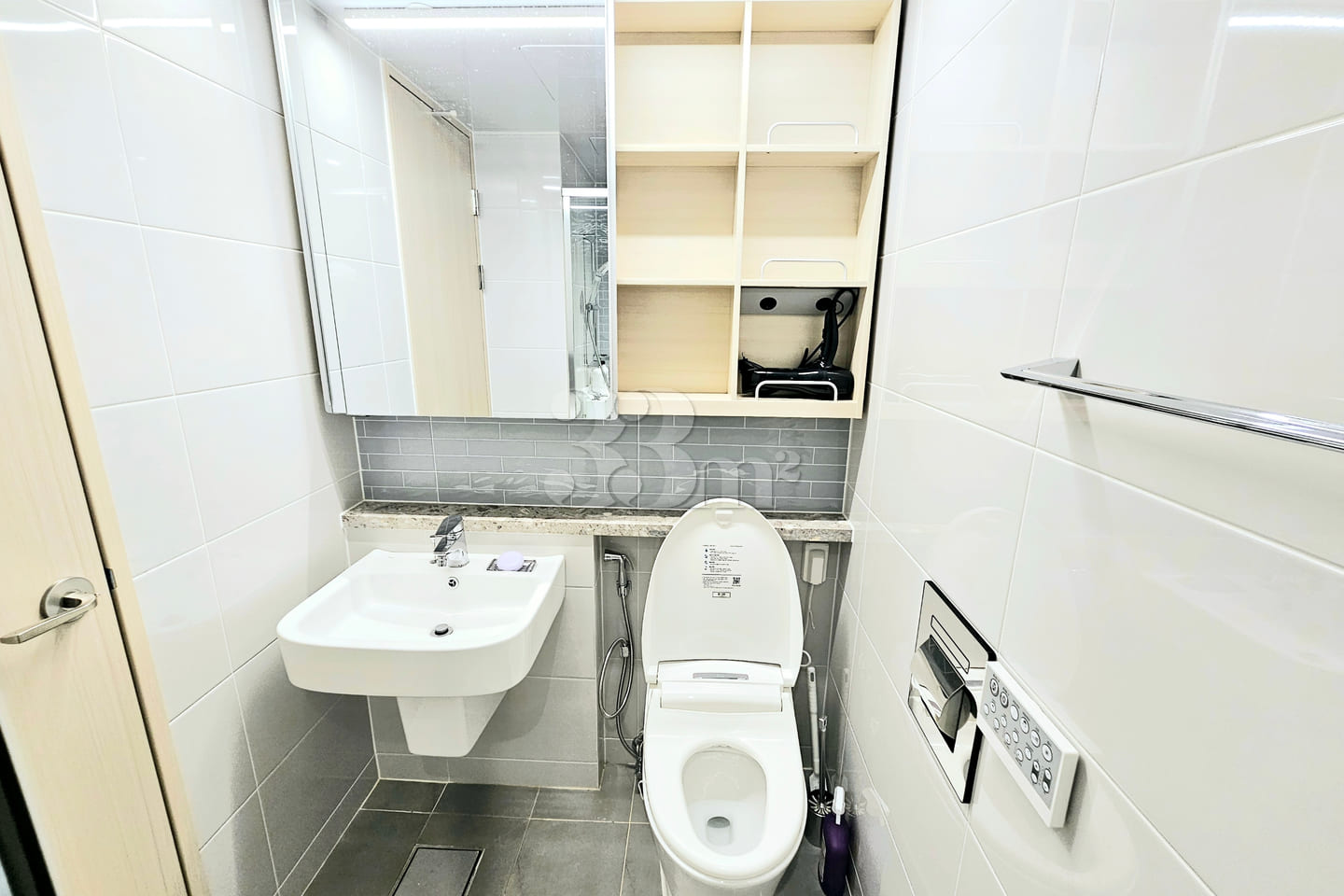 Fully furnished/Gigabit internet/New 15th image