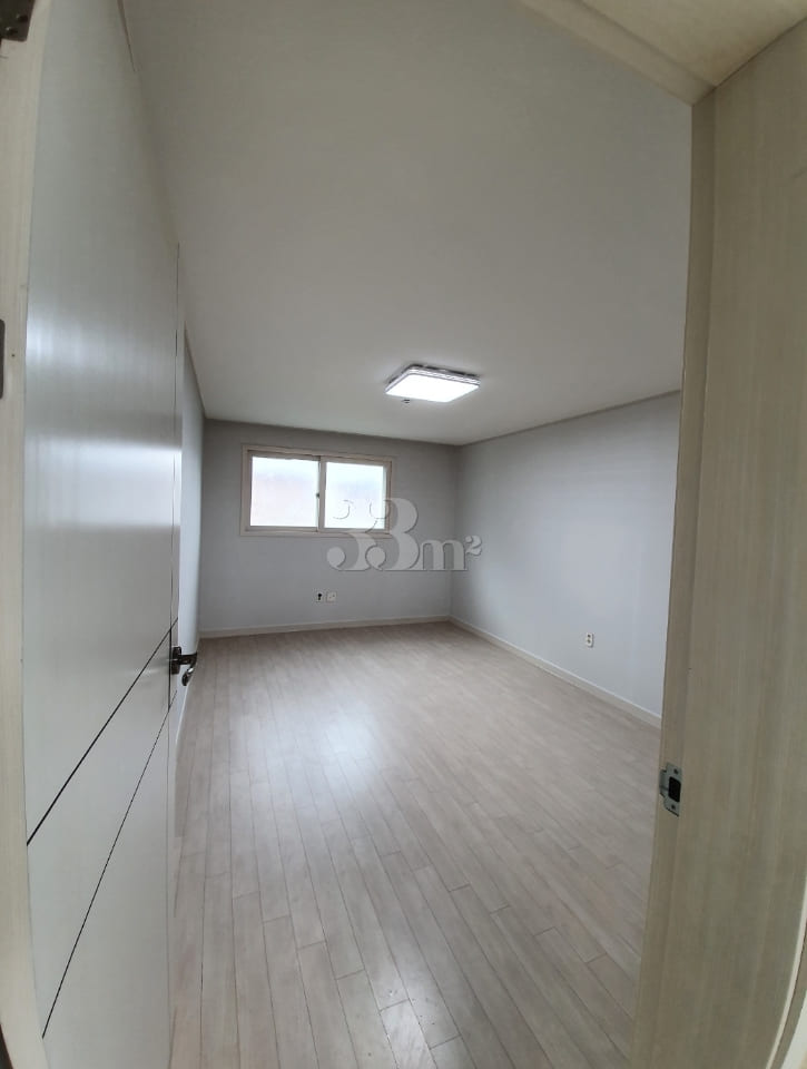 Clean and conveniently located (302) 5th image