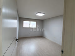 Clean and conveniently located (302) 5th image
