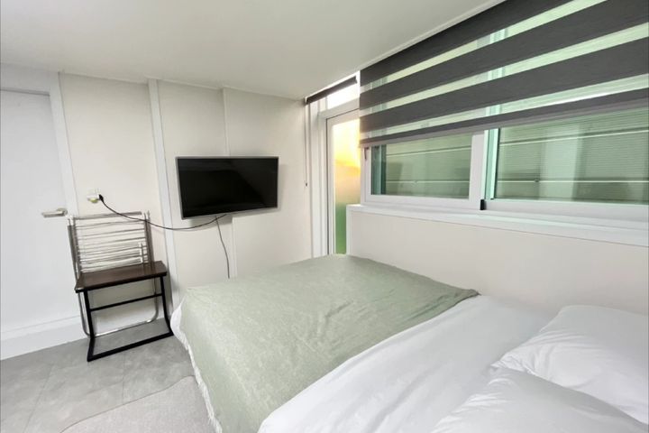 Studio apartment with a balcony 6th image
