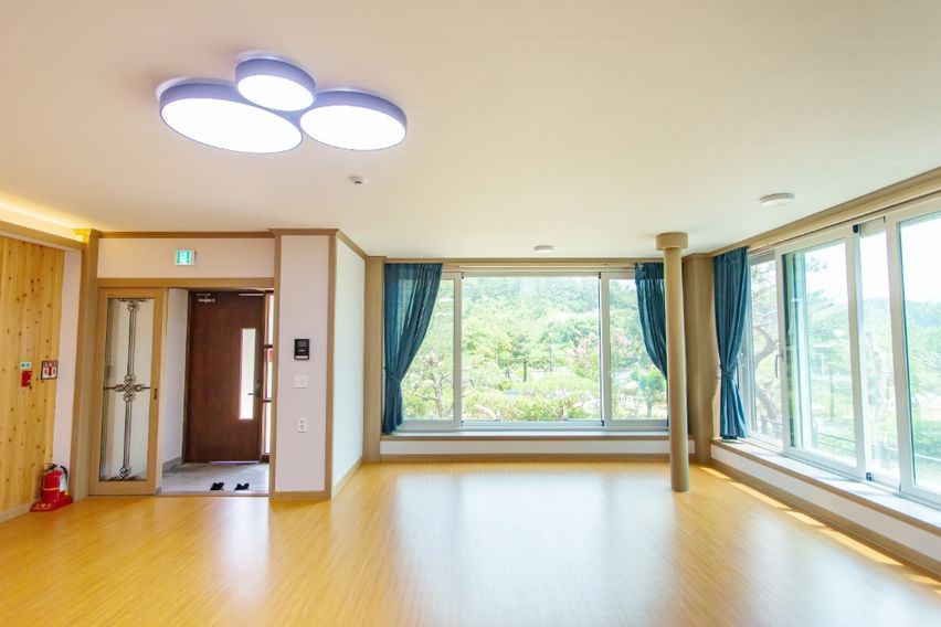 옥천,저수지,넓은정원 2번째 이미지