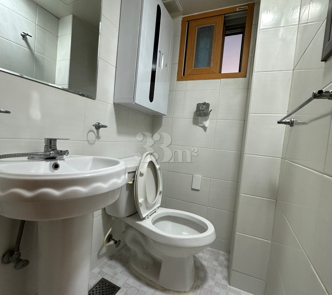 Clean, fully furnished room B in front of Bye 4th image
