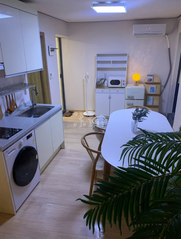Spacious studio near Seoul Station 3th image