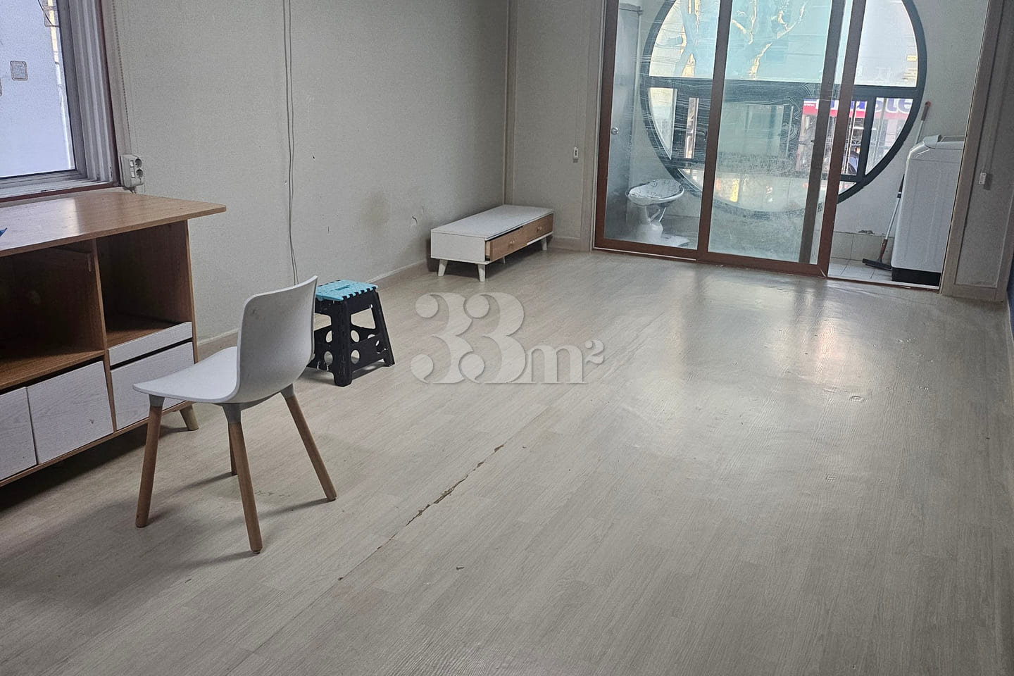 Studio apartment with an elevator 0th image