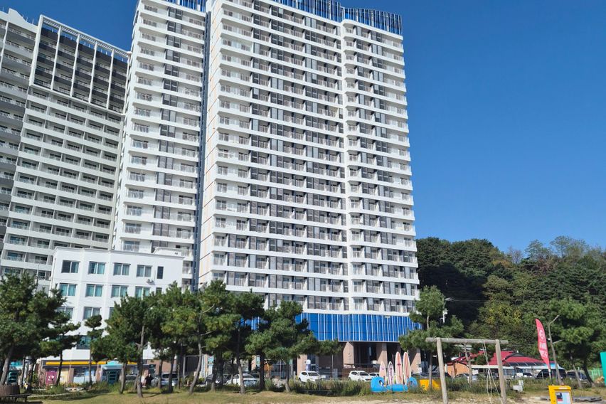 Ocean view, cooking and laundry available. 16th image