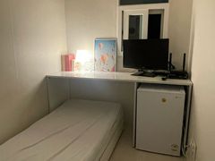 Mini Room with an Exterior Window 6th image