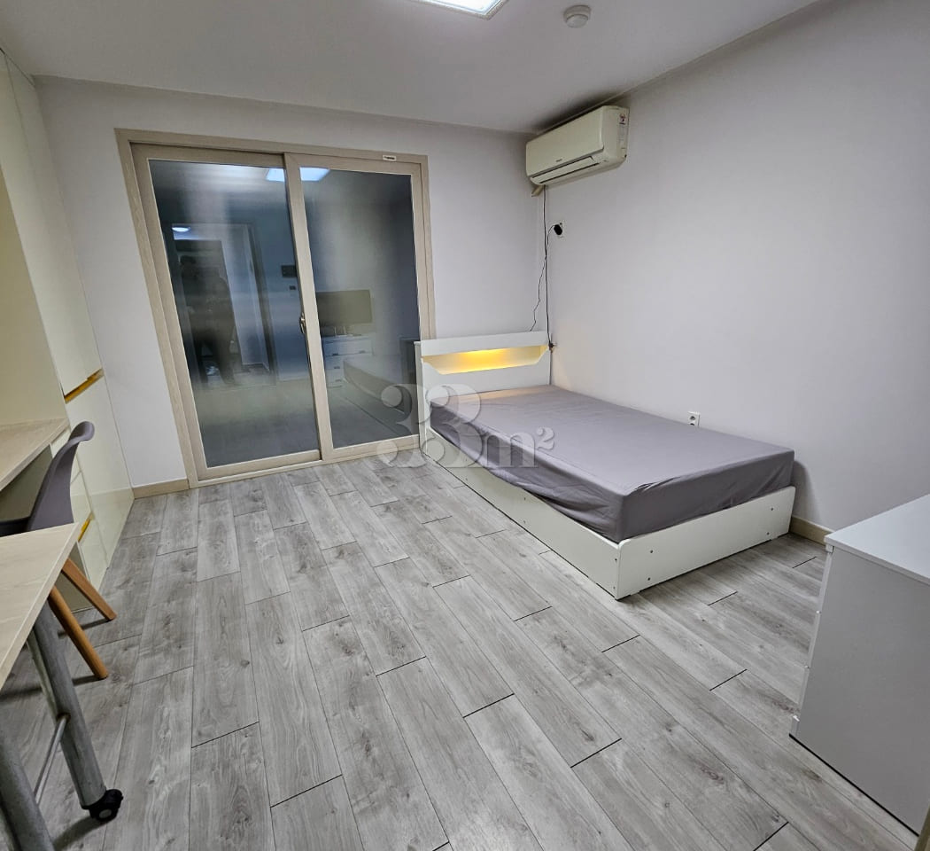 1-minute walk from Junggu Office Station, stu 0th image