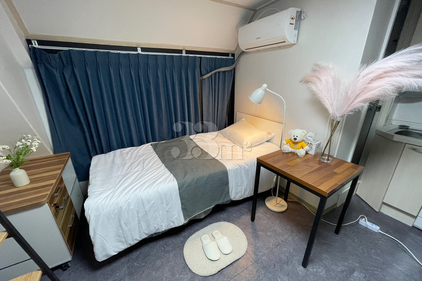 Raum Suite+ Room 504 9th image