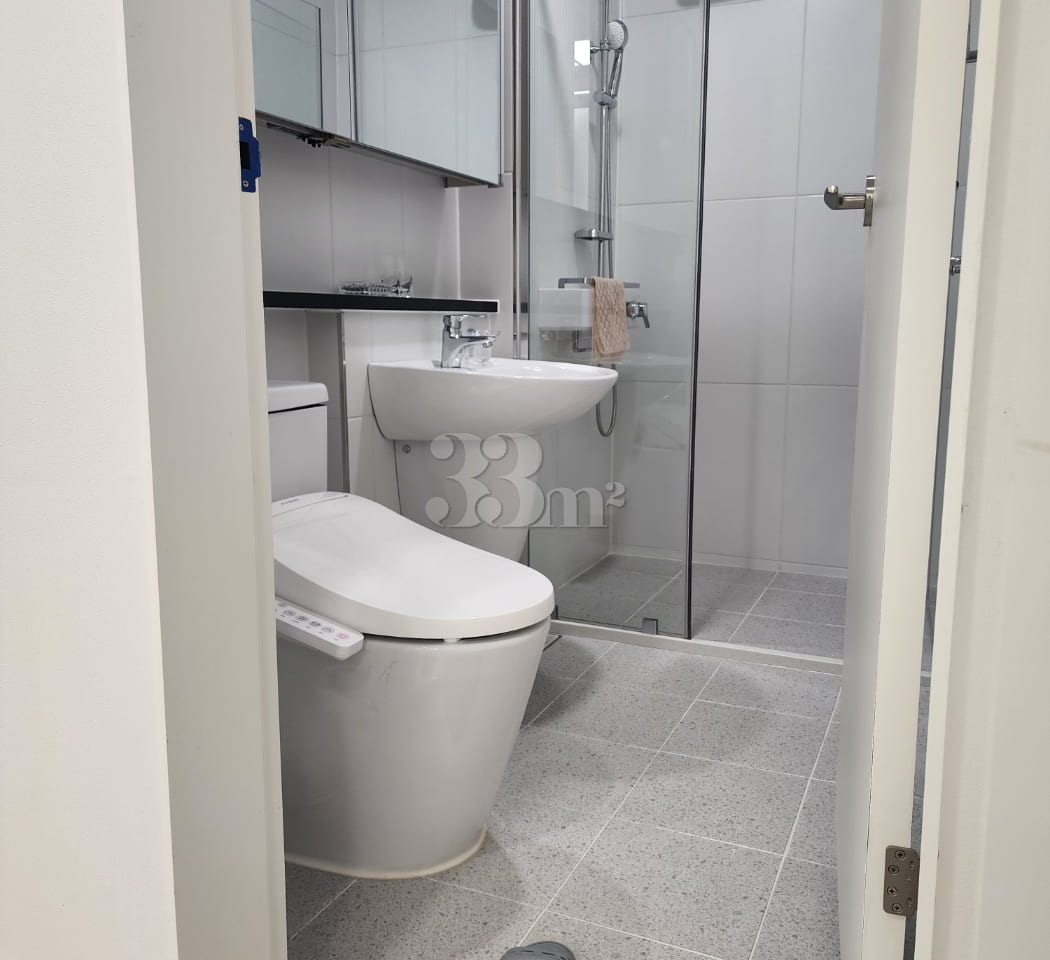 Brand-new, spacious two-room unit; parking av 13th image