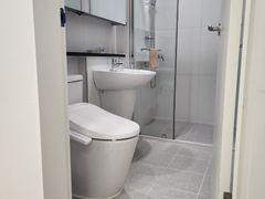 Brand-new, spacious two-room unit; parking av 13th image