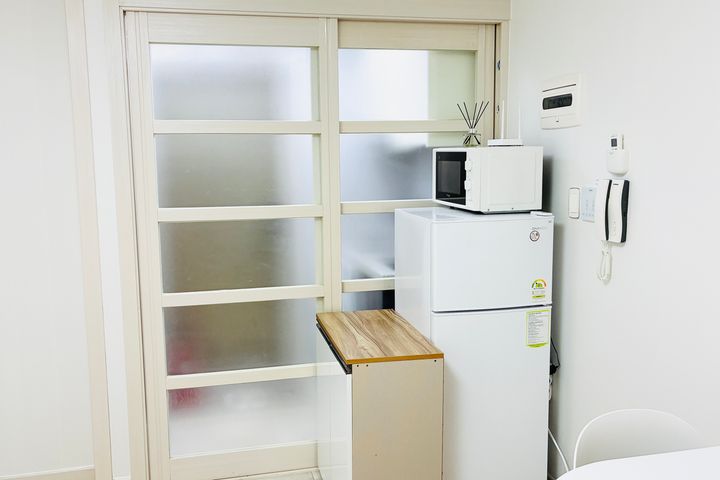Sunny and cozy 2nd-floor studio apartment 12th image