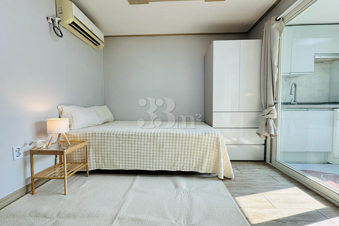 Women-only, fully furnished apartment near th 3th image