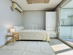 Women-only, fully furnished apartment near th 3th image