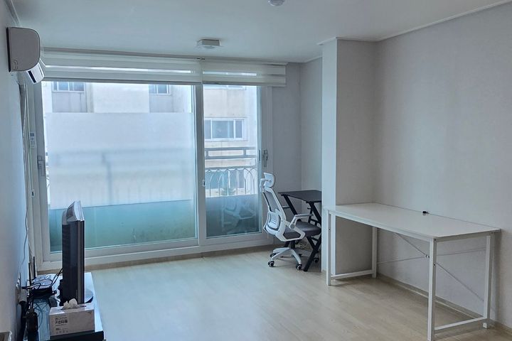 Two-bedroom apartment 1th image