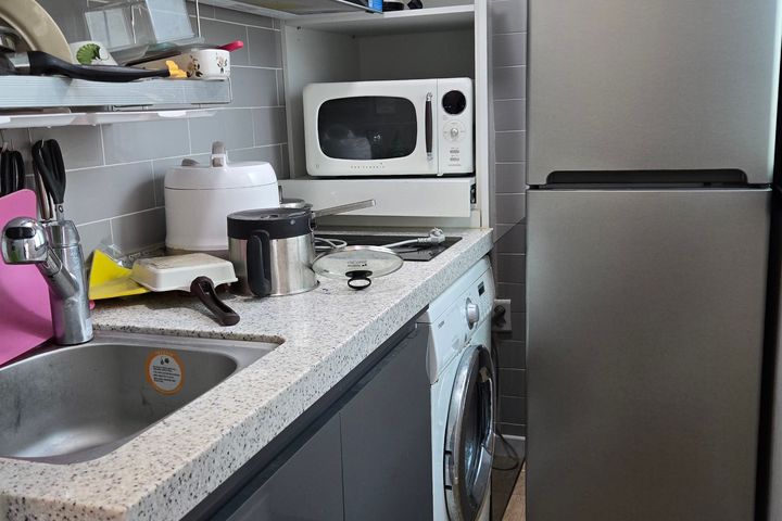 Male student looking for a studio apartment n 10th image
