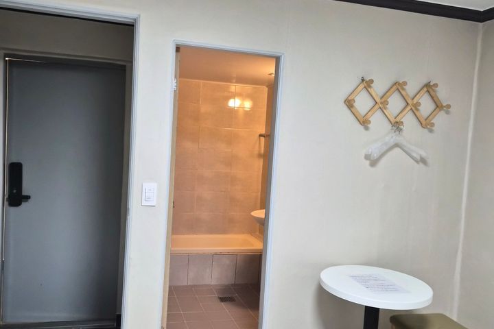 Room 405 2th image