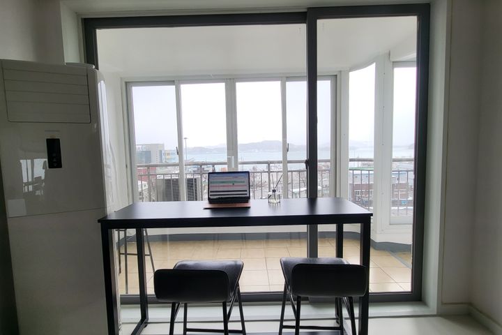 3-bedroom apartment with an ocean view 2th image