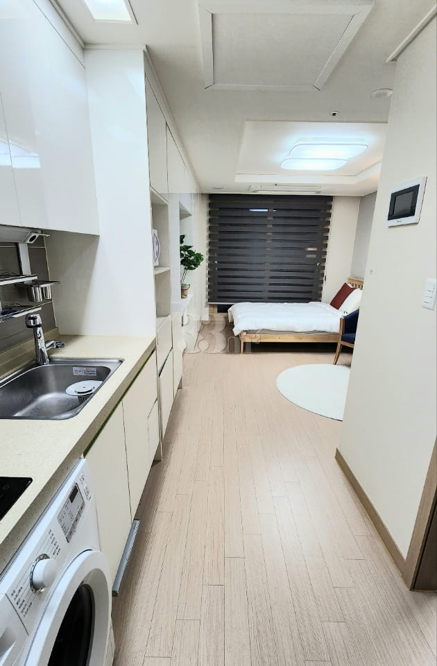 Fully-furnished studio apartment near Jeju Po 7th image
