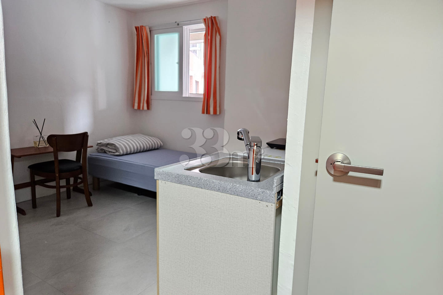 Clean studio apartment in a triple station ar 15th image