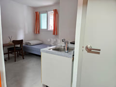 Clean studio apartment in a triple station ar 15th image