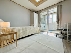 Women-only, fully furnished apartment near th 1th image