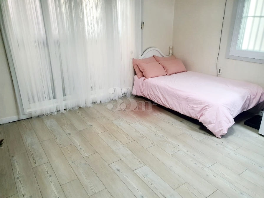 Large studio for 4 people (queen bed) 4th image