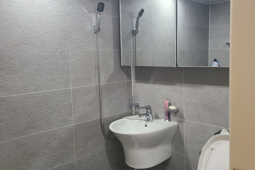 Happy Hour 5th image